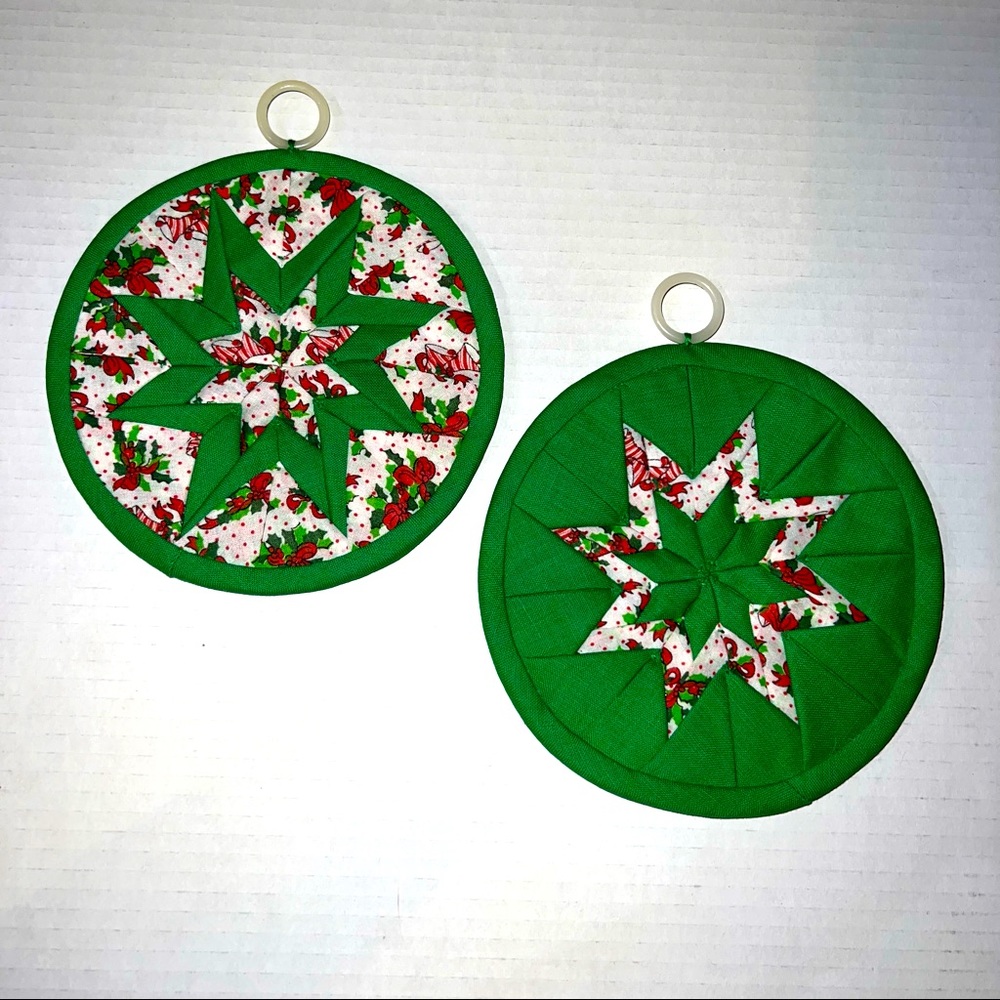 Folded Quilted Star Holiday Christmas Potholders  LOT of 2 Unused Red Green